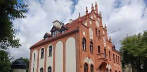\Widok z dołu na Ratusz Oruński w Gdańsku