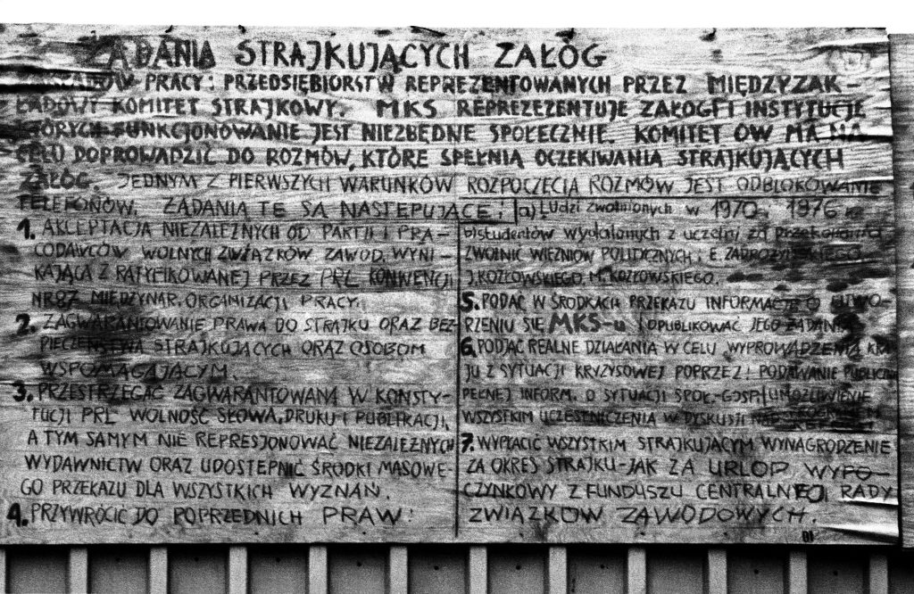 Postulaty Sierpnia 80 strajkujący wypisali na tablicach