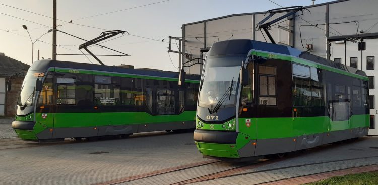 Dwa zielone tramwaje