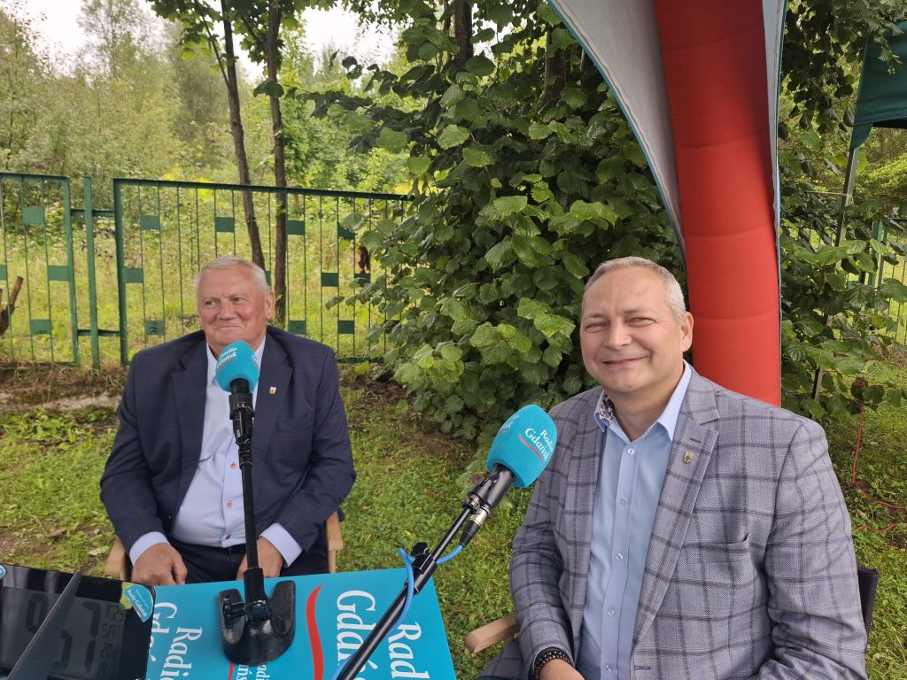 Przewodniczący rady gminy i rolnik Michał Matkowski oraz wójt gminy Rafał Teterka