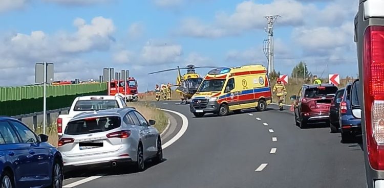 wypadek na obwodnicy żukowa, na miejscu jest śmigłowiec ratowniczy
