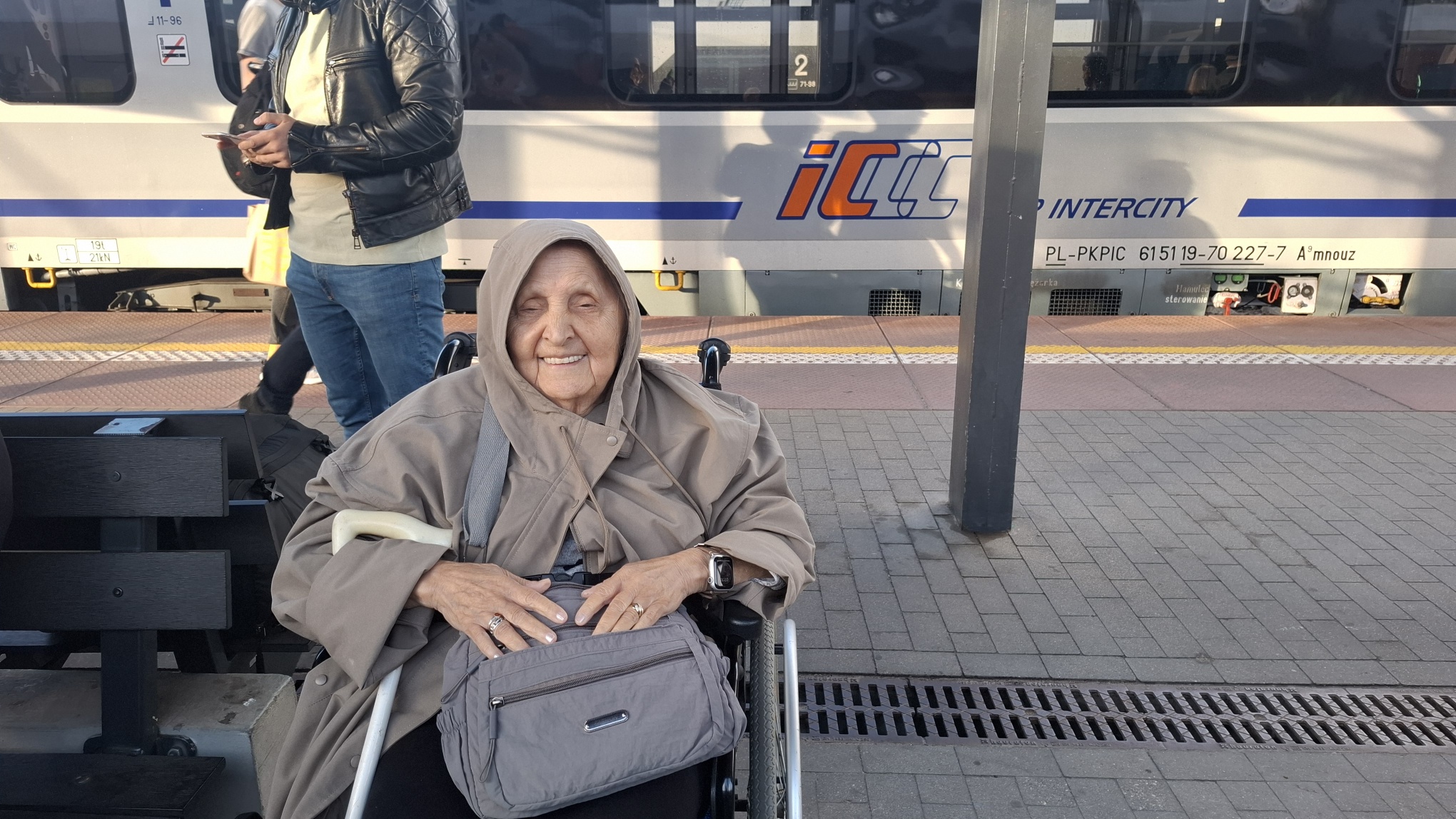 Dzięki zbiórce 90-latka rusza w podróż do Australii 