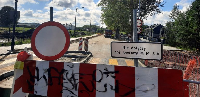 Na zdjęciu zakaz wjazdu na ulicę Wiczlińską
