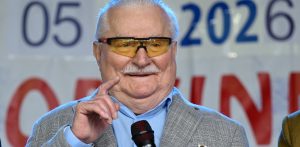 Były prezydent RP Lech Wałęsa na V Festynie Europejskim w Muzeum Piśmiennictwa i Muzyki Kaszubsko-Pomorskiej w Wejherowie