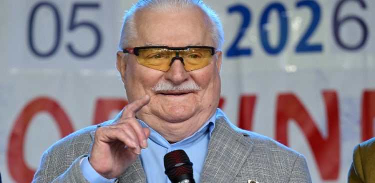 Były prezydent RP Lech Wałęsa na V Festynie Europejskim w Muzeum Piśmiennictwa i Muzyki Kaszubsko-Pomorskiej w Wejherowie