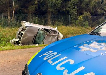 22-letnia kobieta zginęła w wypadku w miejscowości Trzciano w powiecie kwidzyńskim. Auto, którym podróżowało pięć osób, wypadło z trasy i dachowało.