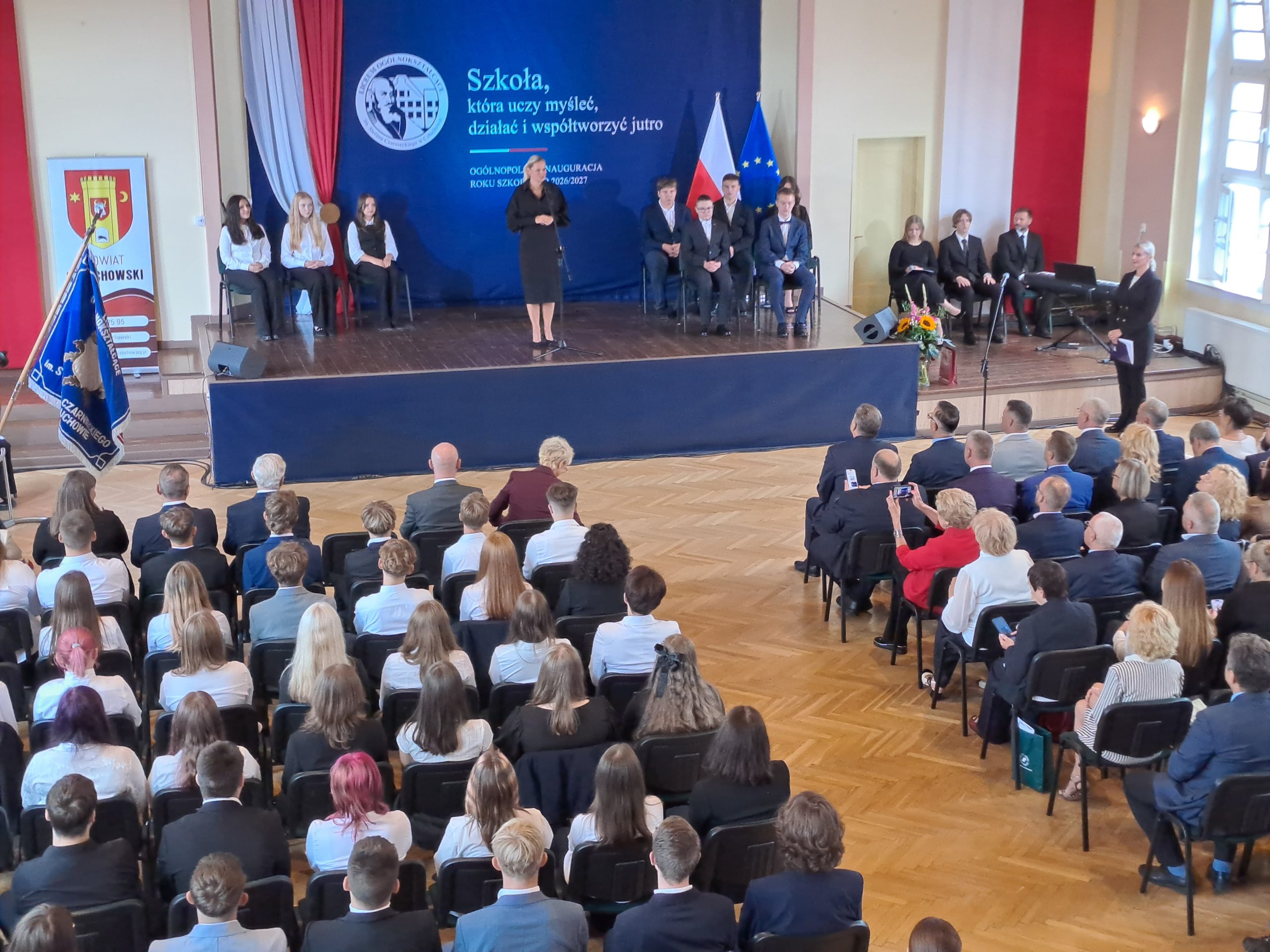 Ogólnopolska inauguracja roku szkolnego 2026 odbyła się w Liceum Ogólnokształcącym w Człuchowie. Wzięła w niej udział minister edukacji Barbara Nowacka