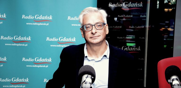 Na zdjęciu doktor Krzysztof Zięba w studiu radia gdańsk.