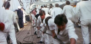 Dla uczniów szkoły morskiej, którzy odbywali wtedy praktykę, był to często pierwszy i jedyny w życiu rejs przez ocean (fot. archiwum prywatne)
