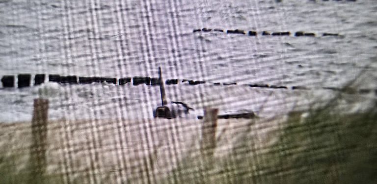 Dron na plaży w Ustce (fot. Radio Gdańsk / Łukasz Kosik)