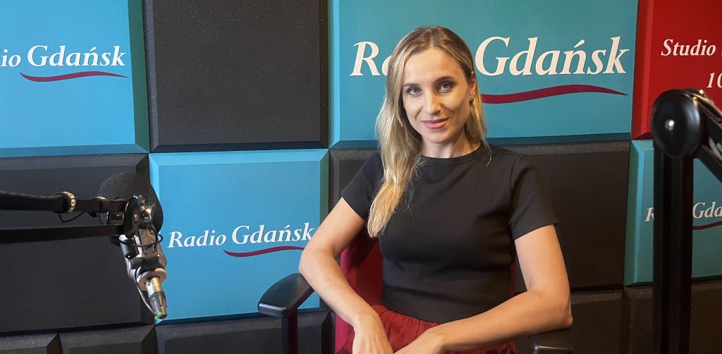 Justyna Ziętara w studiu Radia Gdańsk w Słupsku