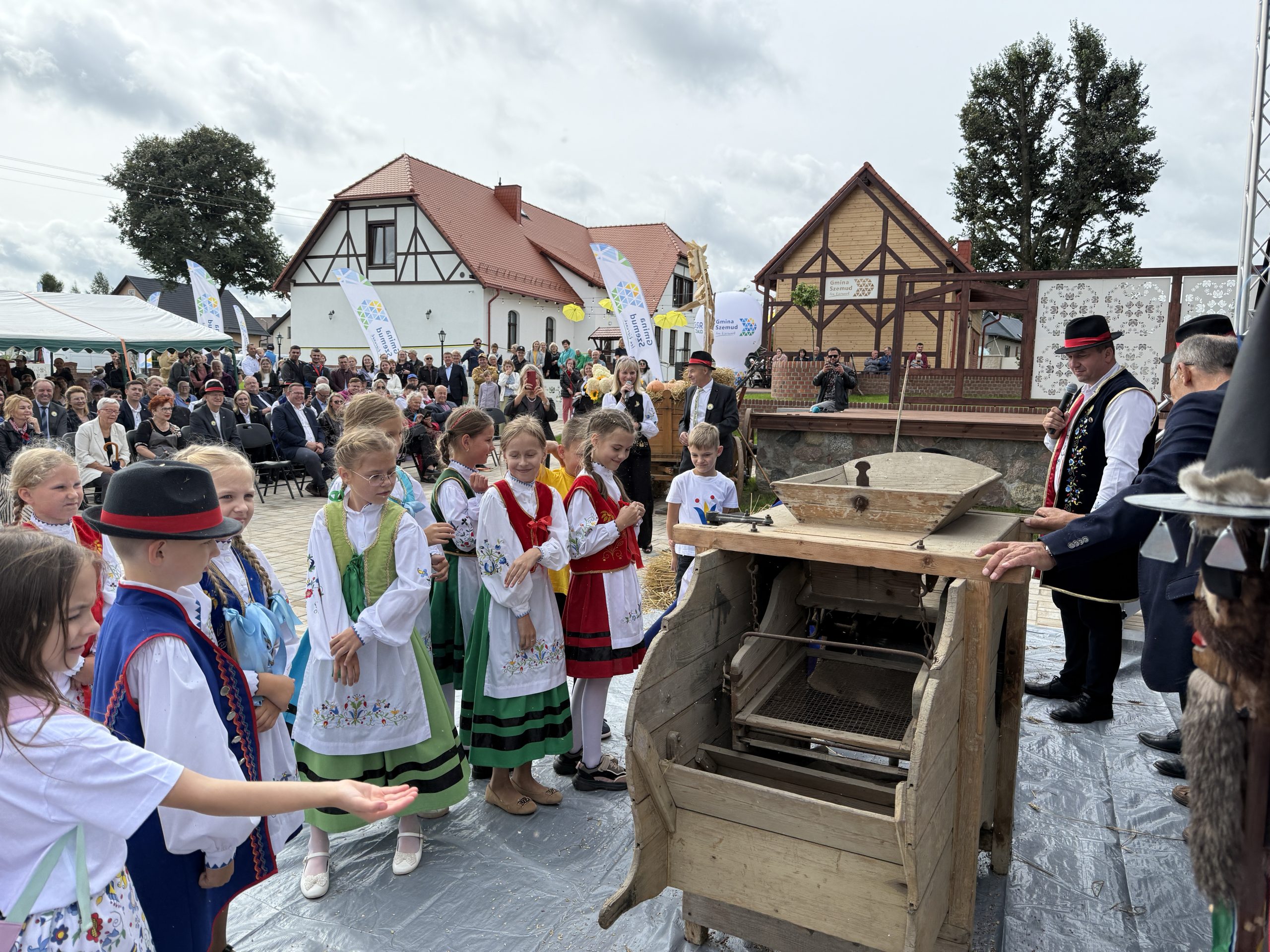 Nowe życie zabytkowej szkoły. Centrum Artystyczne Donimierz otwarte