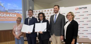 Na zdjęcu Aleksandra Dulkiewicz i jej zastępca, wraz z przedstawicielami firmy GAZ-SYSTEM.
