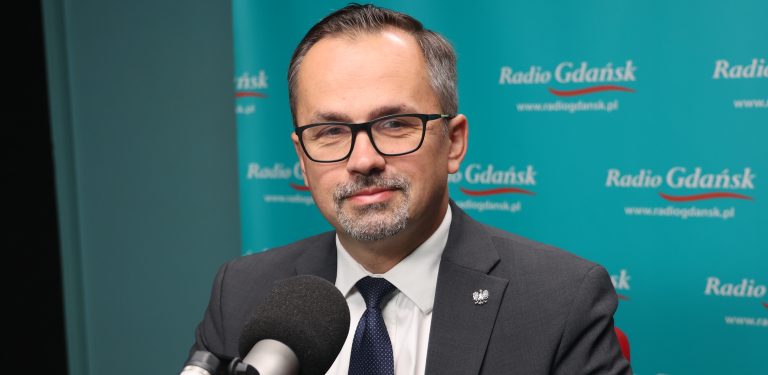 Poseł klubu Rozwój Plus Marcin Horała w studiu Radia Gdańsk