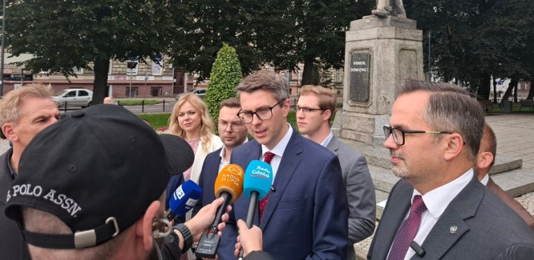 Piotr Müller i Marcin Horała na konferencji Rozwoju Plus w Słupsku