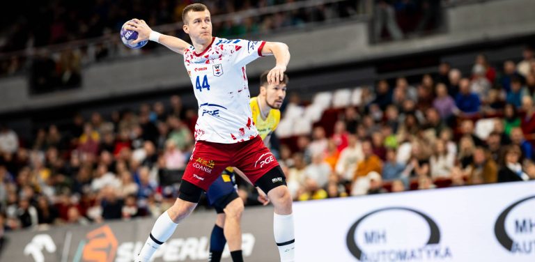 Piłkarze ręczni Wybrzeża Gdańsk wygrali pierwszy mecz Ligi Europejskiej. W spotkaniu grupy G Wybrzeże pokonało na wyjeździe niemiecki VfL Gummersbach