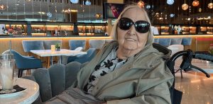 Pani Helena na lotnisku w Warszawie