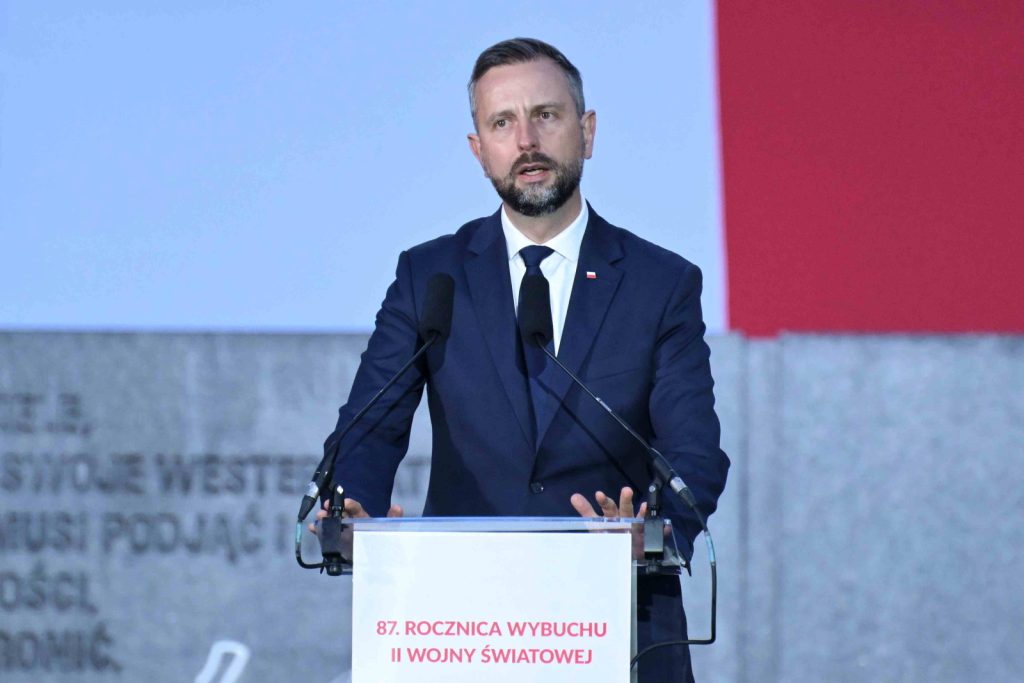 Wicepremier, minister obrony narodowej Władysław Kosiniak-Kamysz podczas uroczystości przed Pomnikiem Obrońców Wybrzeża na Westerplatte w Gdańsku