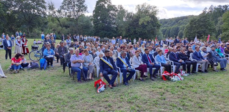 Uroczystą mszą plenerową w Chojnicach oddano hołd ofiarom II wojny światowej. Nabożeństwo odbyło się w Dolinie Śmierci. To tutaj na początku i pod koniec wojny wymordowana została inteligencja, chorzy ze szpitala psychiatrycznego oraz więźniowie z Bydgoszczy czy Grudziądza.