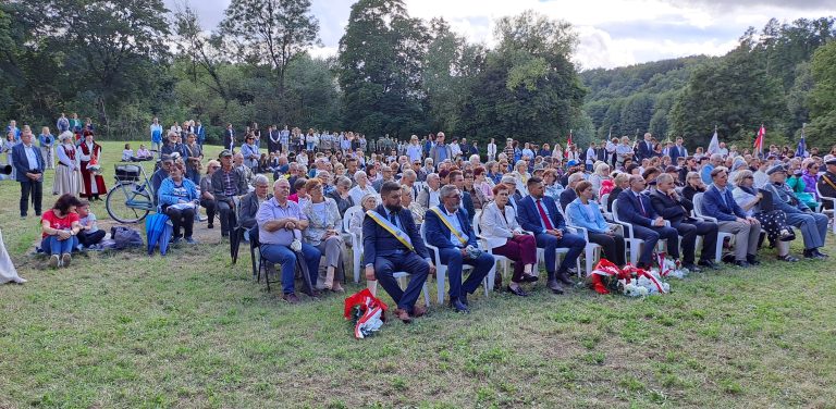 Uroczystą mszą plenerową w Chojnicach oddano hołd ofiarom II wojny światowej. Nabożeństwo odbyło się w Dolinie Śmierci. To tutaj na początku i pod koniec wojny wymordowana została inteligencja, chorzy ze szpitala psychiatrycznego oraz więźniowie z Bydgoszczy czy Grudziądza.
