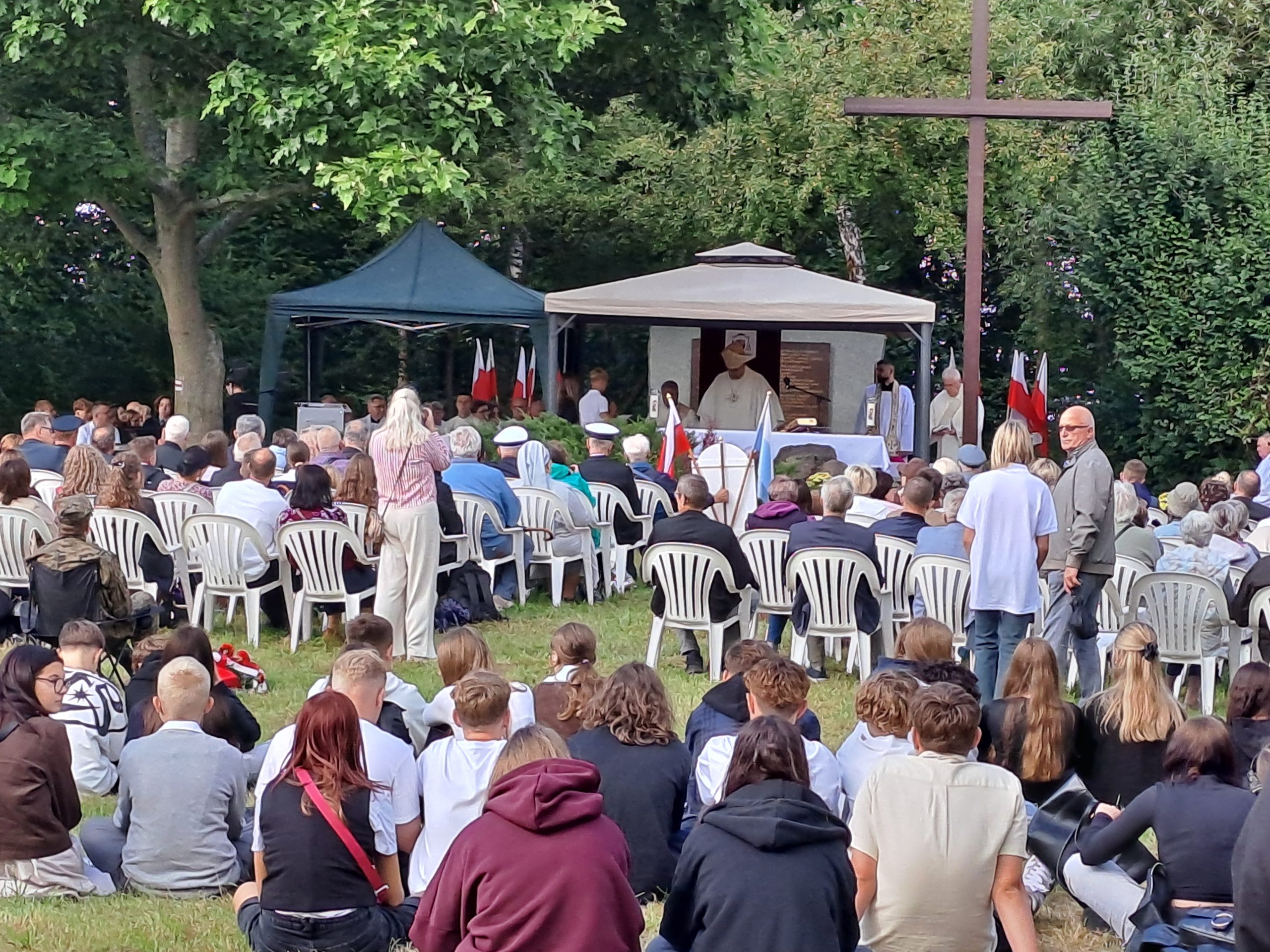 Uroczystą mszą plenerową w Chojnicach oddano hołd ofiarom II wojny światowej. Nabożeństwo odbyło się w Dolinie Śmierci. To tutaj na początku i pod koniec wojny wymordowana została inteligencja, chorzy ze szpitala psychiatrycznego oraz więźniowie z Bydgoszczy czy Grudziądza.