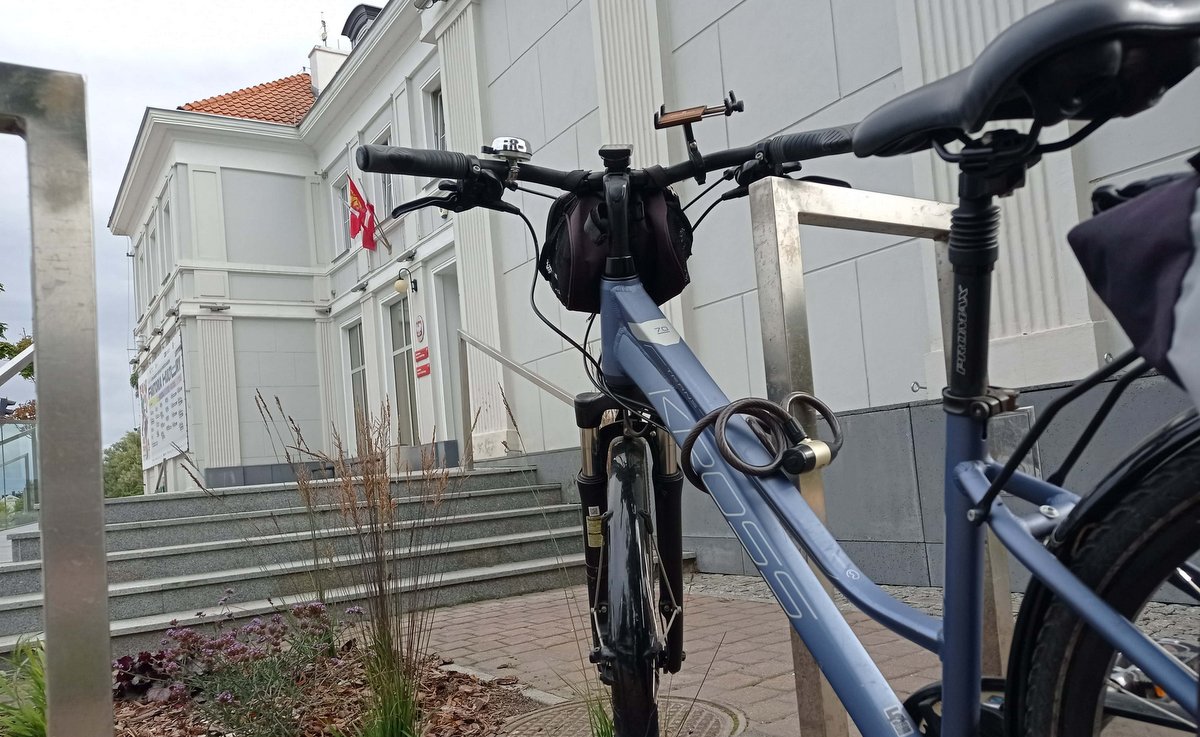 Rower przed Urzędem Miasta w Pruszczu Gdańskim