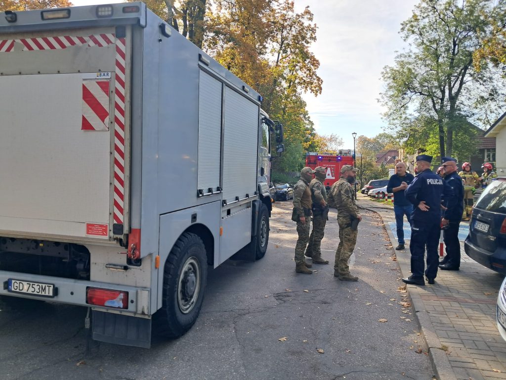 Służby biorą udział w ewakuacji