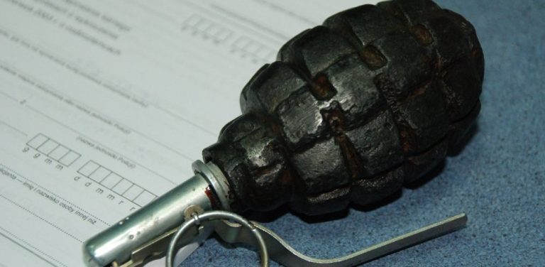 Mężczyzna miał w mieszkaniu granat F-1