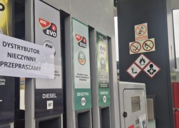 Nieczynne dystrybutory na stacji paliw