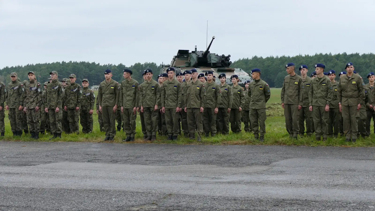 Aby nie ułatwiać zadania przyszłym żołnierzom, część tych zadań muszą wykonać w nocy