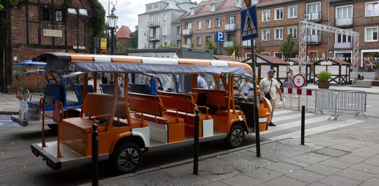 Postój melexów na zamkniętej ulicy Katarzynki