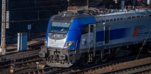 Pociąg Intercity wyjeżdża z Gdańska