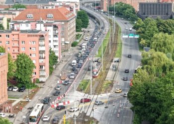 Gdańsk. Trwa remon mostu w ciągu ulicy Podwale Przedmiejskie. W związku z tym zmieniony został układ komunikacyjny na fragmencie tej ulicy