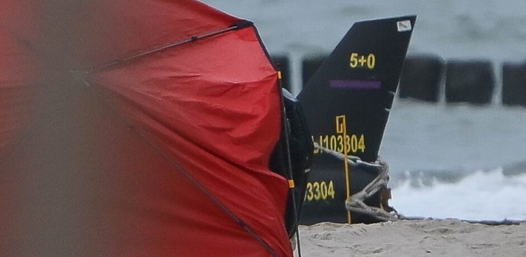 Rosyjski dron wojskowy na plaży w Rusinowie