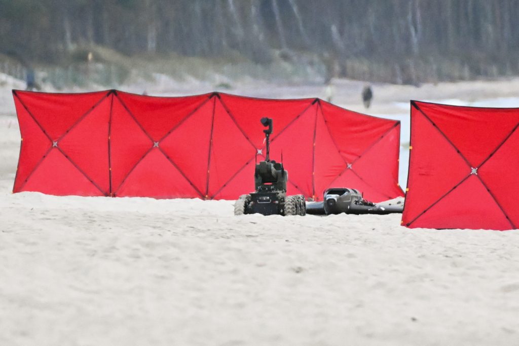 Miejsce znalezienia wojskowego bezzałogowca na plaży w Rusinowie 