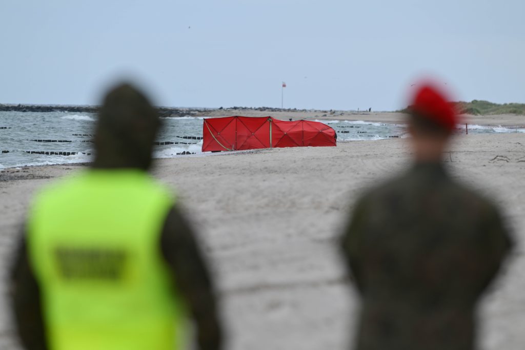 Miejsce znalezienia wojskowego drona na plaży w Rusinowie