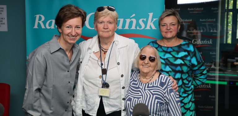 Monika Wierzbicka, Anna Rębas, Helena Urbaniak i dr Dagmara Wiewiórkowska-Garczewska w studiu Radia Gdańsk (fot. Radio Gdańsk/Karolina Worosz)