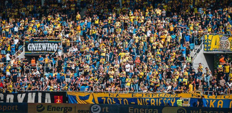 Arka Gdynia podejmie w Meczu Stulecia IFK Göteborg. Na zdjęciu kibice podczas meczu