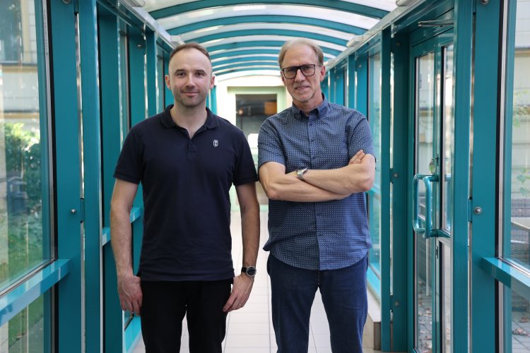 Dr Piotr Kurpiewski ( z lewej) i Tomasz Żółtowski (Fot. Radio Gdańsk)