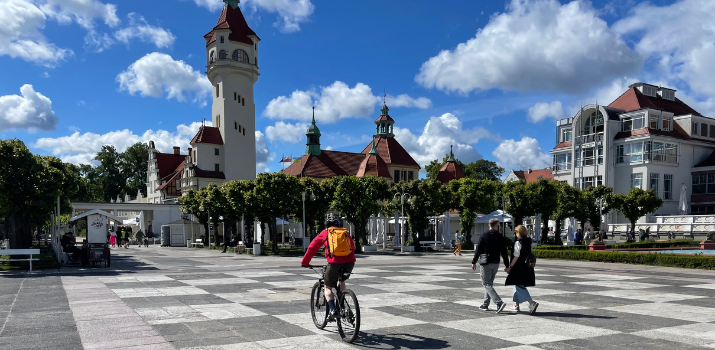 W centrum Sopotu sypią się mandaty dla cyklistów i osób na hulajnogach (Fot. Radio Gdańsk/Tymon Nieśmiałek)