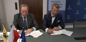 Mieczysław Struk, marszałek województwa pomorskiego i Marek Dykta, prezes spółki EKOHEL
