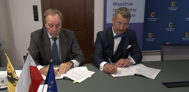 Mieczysław Struk, marszałek województwa pomorskiego i Marek Dykta, prezes spółki EKOHEL