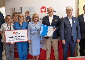 Dziesięć nowych, rozkładanych łóżek dla rodziców małych pacjentów otrzymał Wojewódzki Szpital Specjalistyczny w Słupsku. Przekazała je po raz drugi Fundacja Dom Ronalda McDonalda. Nowe miejsca do spania trafiły na oddział chirurgii dziecięcej, pediatryczny oraz otorynolaryngologiczny.