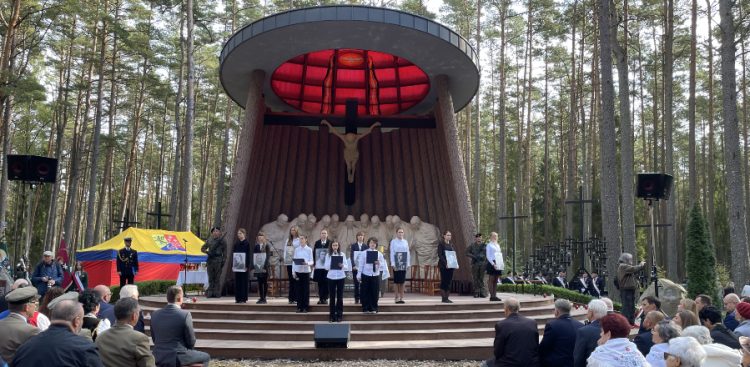 Upamiętniono zamordowanych w Lesie Piaśnickim (fot. Radio Gdańsk/Tymon Nieśmiałek)