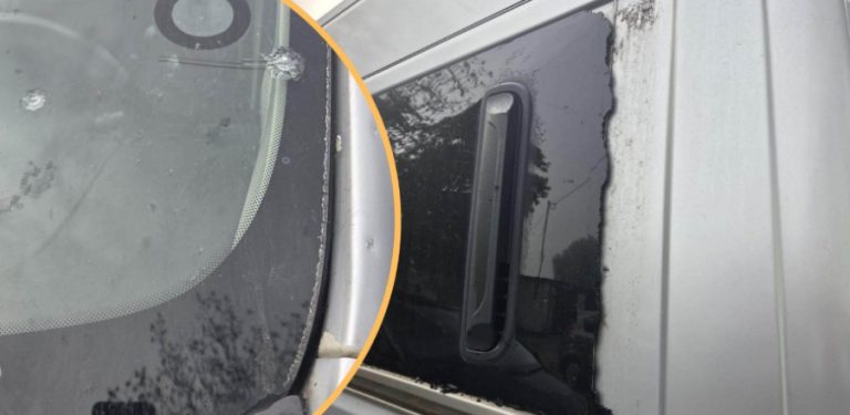 Szyba ostrzelanego busa w Skarszewach. Uszkodzenia srebrnego busa: na głównym zdjęciu wybita boczna, przyciemniana szyba, a w powiększeniu widoczne ślady po postrzałach i pęknięcia na szybie pojazdu