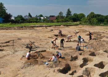 Odkryto tu ponad 300 struktur dokumentujących długą historię tego miejsca – od epoki żelaza po XIX wiek