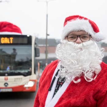 Mikołajkowy przejazd autobusem linii 124 GAiT w Gdańsku (fot. KFP/Wojciech Stróżyk)