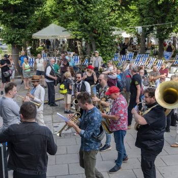 Sopot. Parada ulicą Bohaterów Monte Cassino do muszli koncertowej w ramach Sopot Jazz Festival (fot. KFP/Anna Bobrowska)